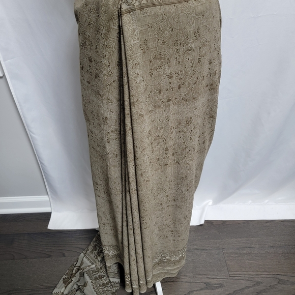 Gray/grey, brown, white sanskrit print polyester saree/sari for party - Picture 4 of 11